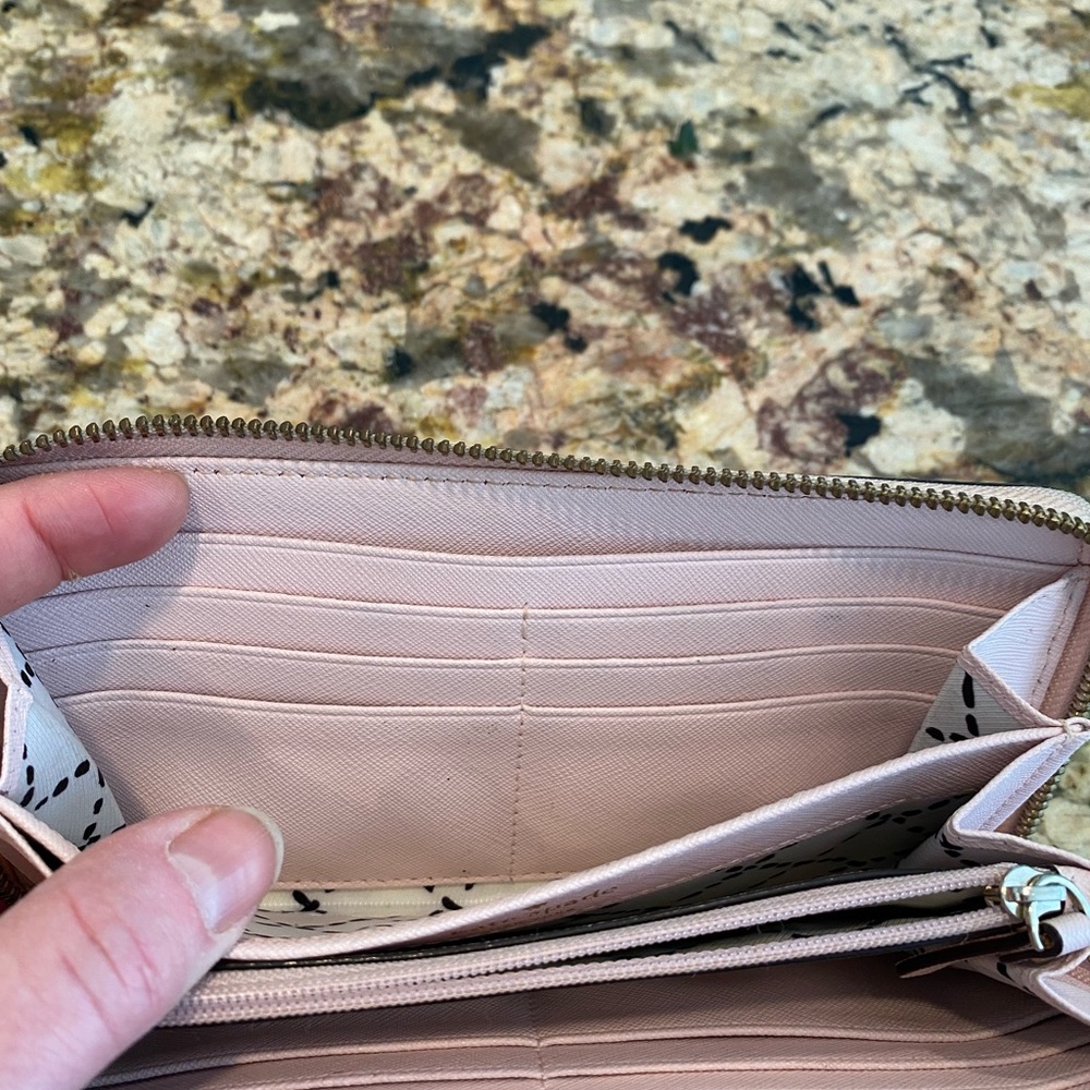 Kate Spade New York wallet in light pink - Picture 11 of 13